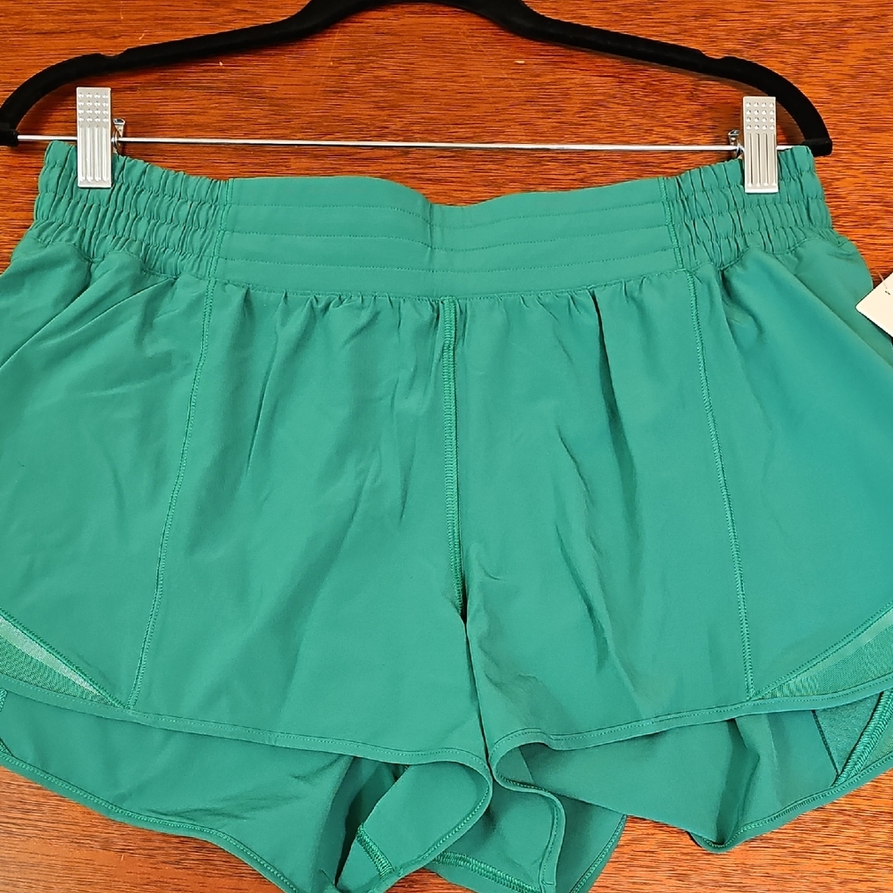 318. NWT Lululemon Hotty Hot Shorts